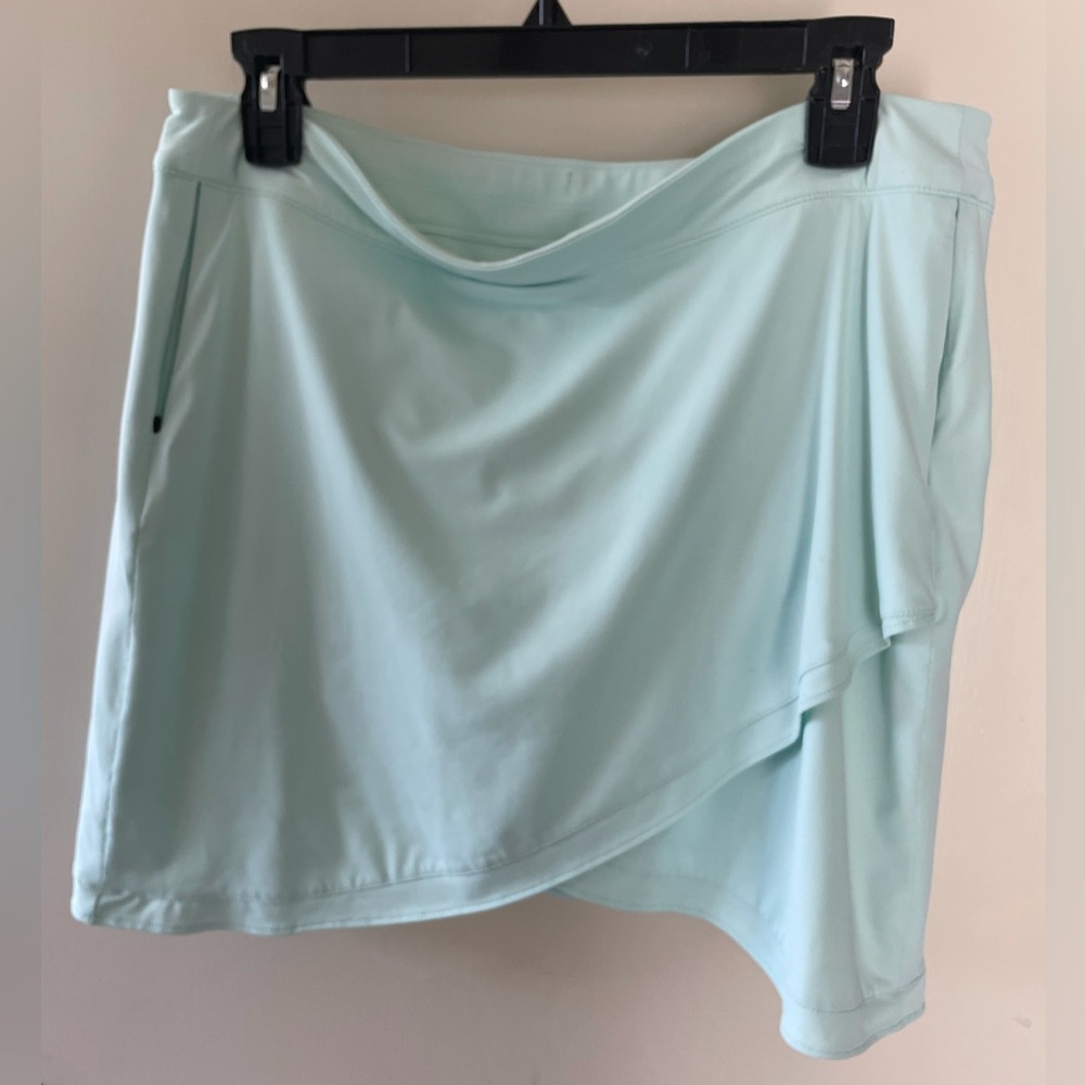 Peter Millar ladies tennis/golf skirt size Large, like new, worn 3 times